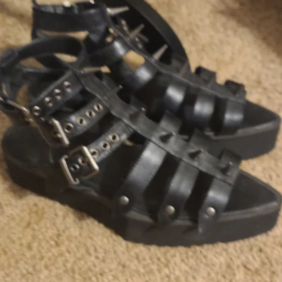 Shoes - Picture 2 of 7